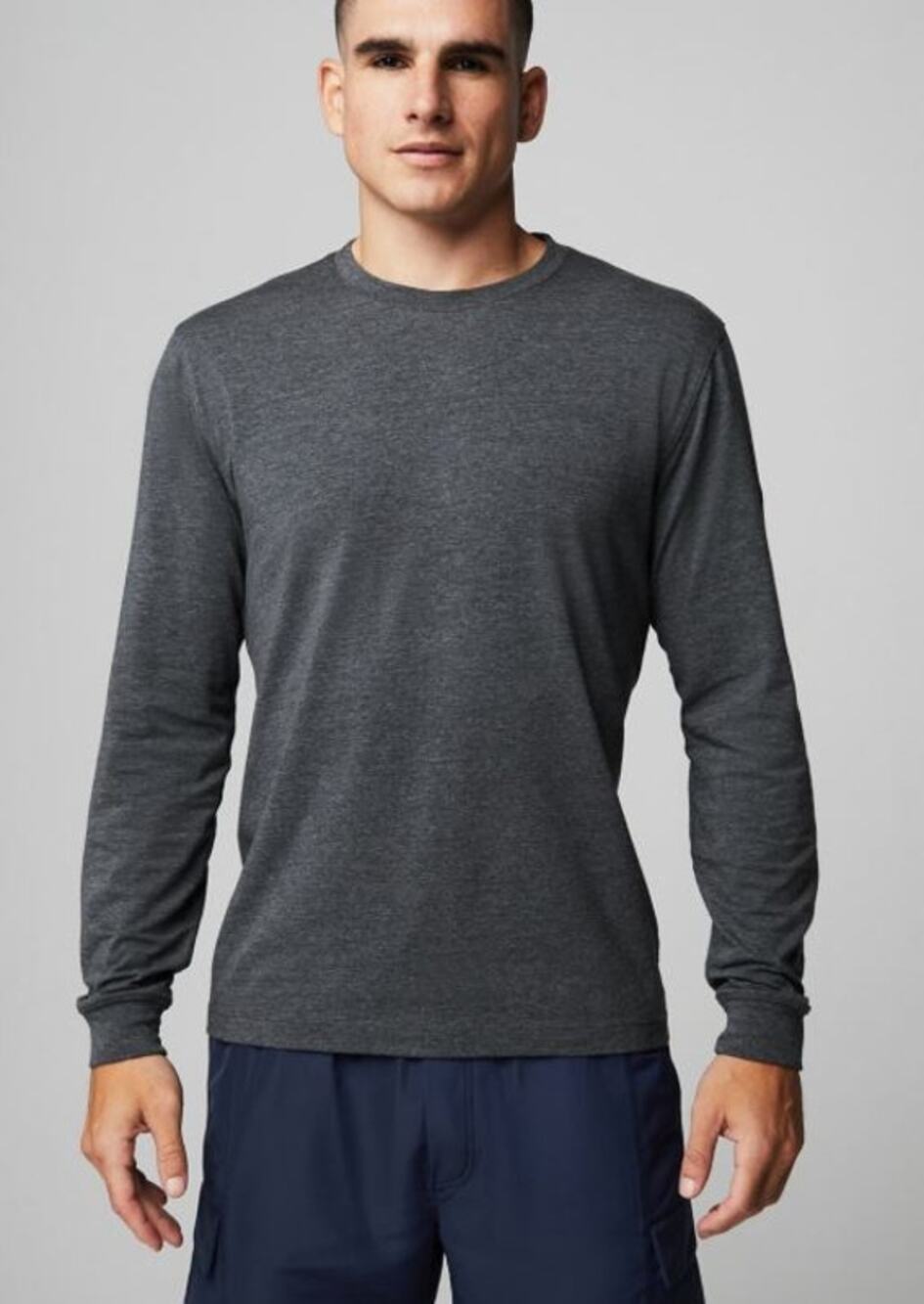 NWT Men’s Fabletics The 24-7 Long Sleeve Tee Top Medium Crew Neck Gray Athletic